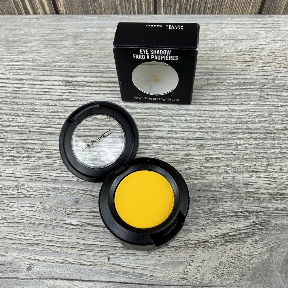 MAC COSMETICS CHROME YELLOW MATTE EYE SHADOW ROUND JAR 0.5 OZ New